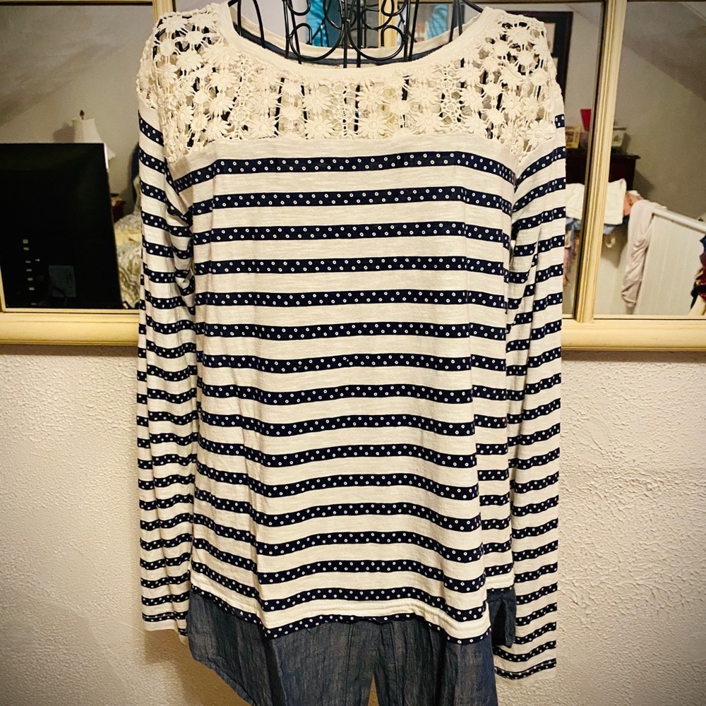 ⭐️SALE⭐️ Hinge Striped Long Sleeve Lace Tunic Top